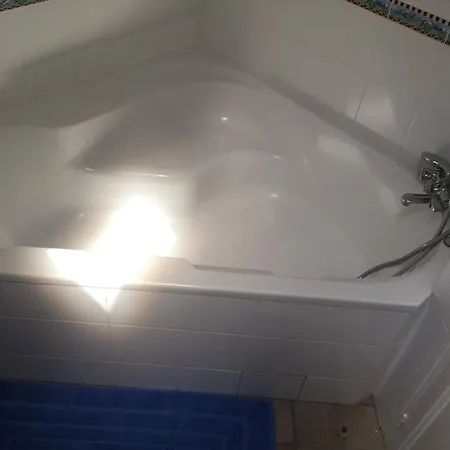 Le Chateau De Busqueilles La Familiale